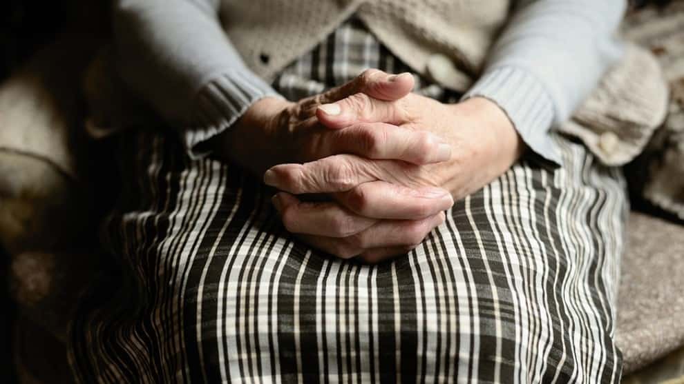 Por brote de coronavirus cierran asilo de ancianos en México