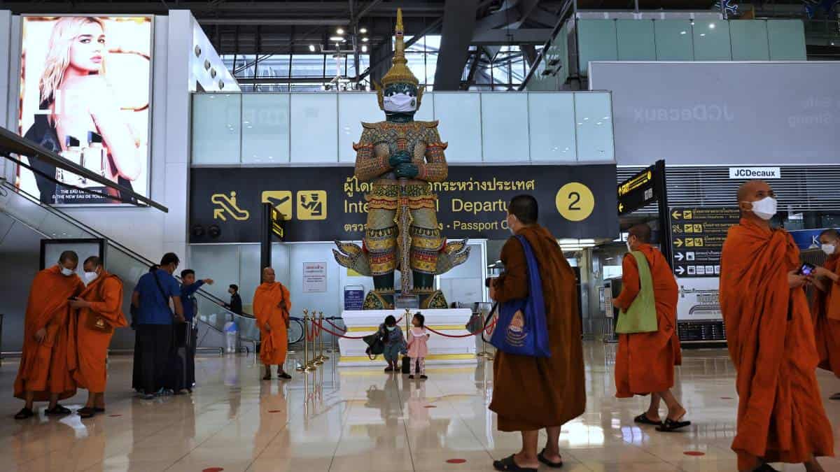 Tailandia reabrirá sus puertas a turistas vacunados contra covid-19