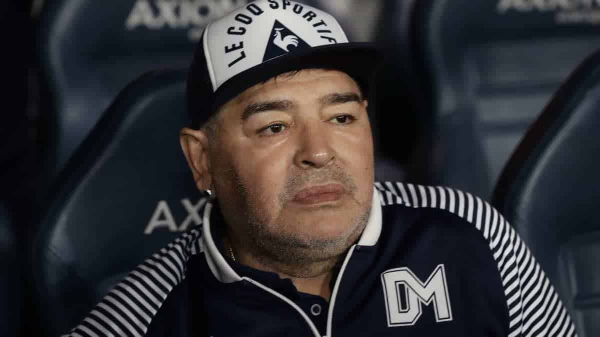 Simpatizantes de Diego Armando Maradona aún le piden un último milagro