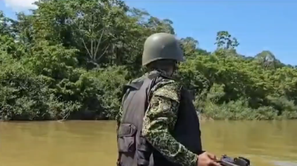 Armada completa 20 horas de búsqueda del menor desaparecido en río Guaviare