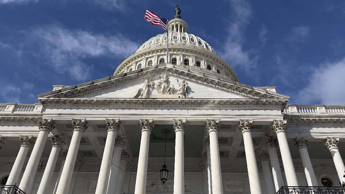 Asesor de Trump testificará por ataque a capitolio