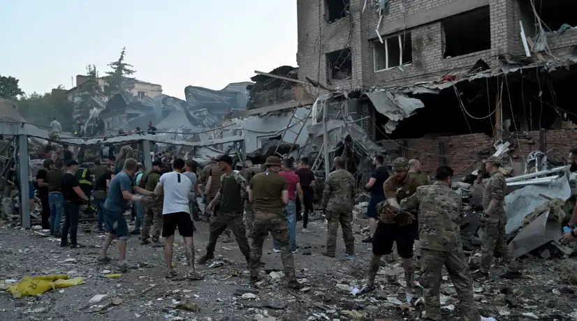 Al menos Diez muertos deja ataque contra restaurante en Ucrania donde estaban Héctor Abad, Sergio Jaramillo y Catalina Gómez