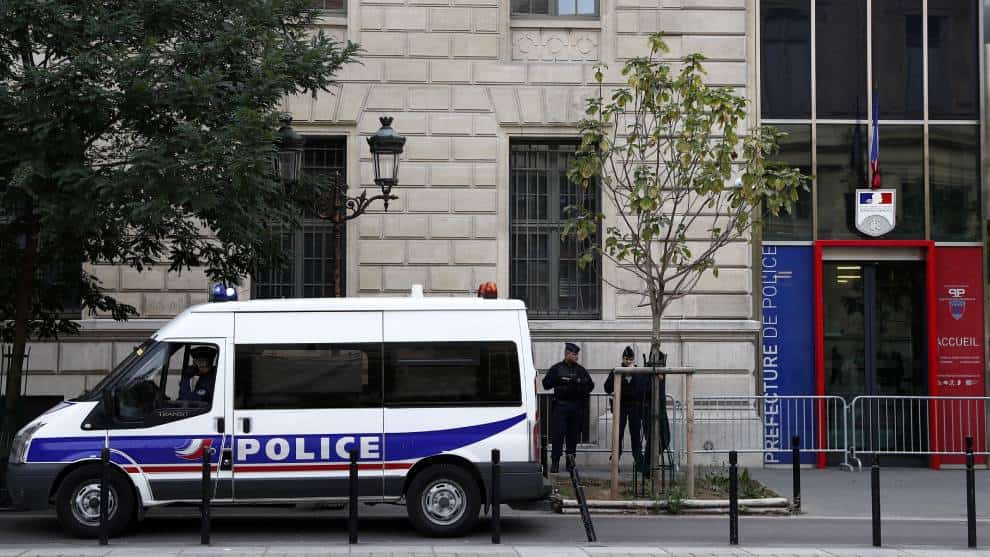 Varios policías heridos deja ataque con arma blanca en París