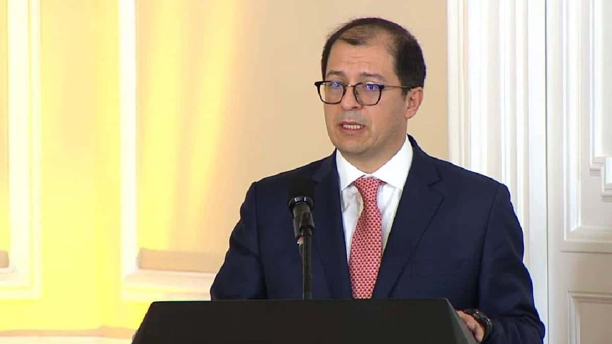 Avión que transportaba al fiscal aterrizó de emergencia