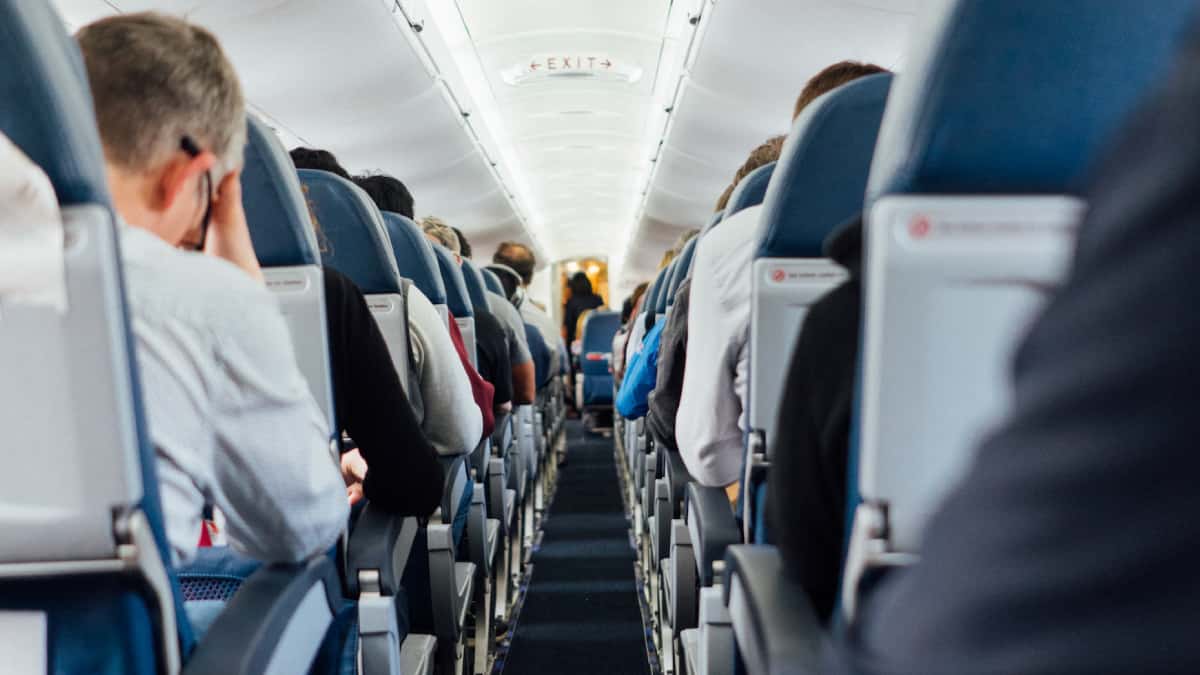 Pasajero le rompió la mano a una auxiliar de EasyFly