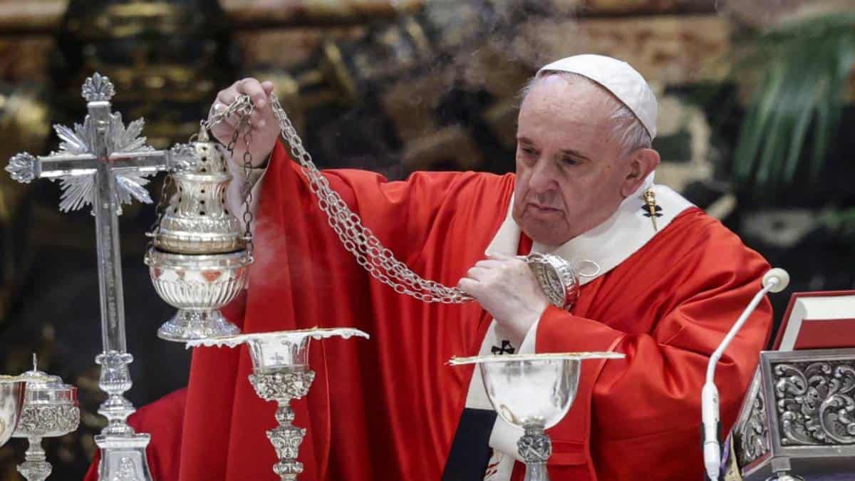 Papa Francisco celebra la misa de Domingo de Ramos con pocos fieles