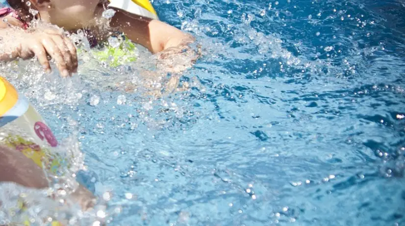 Foto: Referencia - Pixabay Lo que se sabe sobre la muerte de una niña por extraño parásito adquirido en una piscina