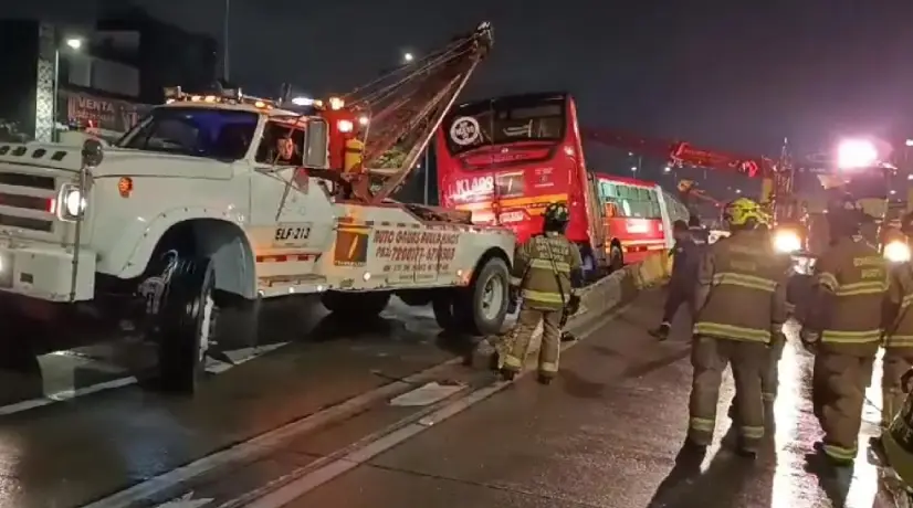 Balance accidente de Transmilenio volcado en carrera 30