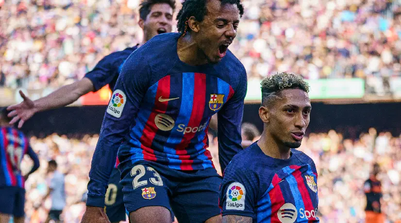 Barcelona derrotó a Valencia y sigue líder