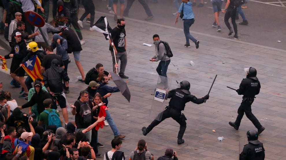 Protestas en Barcelona dejan más de 150 heridos y 83 detenidos
