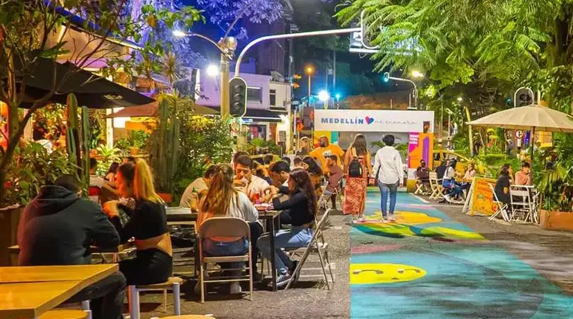 Bares de Medellín rechazan la restricción horaria en el Parque Lleras