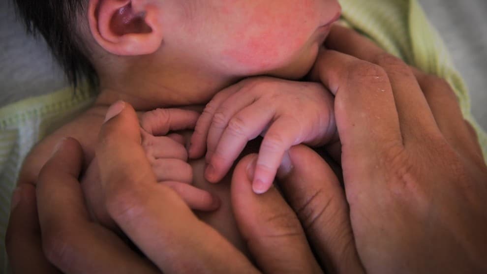 Reportan caso de bebé de 16 meses contagiado con coronavirus