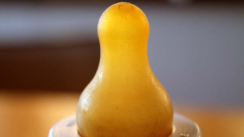 Bebés estarían ingiriendo microplásticos con biberones