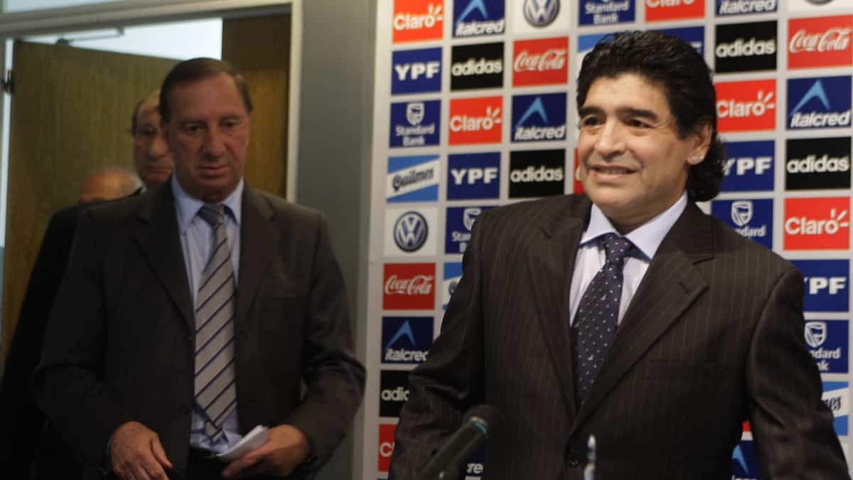 así le contarán a Carlos Bilardo sobre la muerte de Diego Maradona