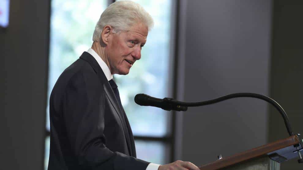 Bill Clinton invitó a empresarios extranjeros a invertir en Colombia