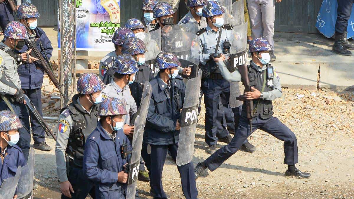 Fuerzas de seguridad birmanas dispararon contra manifestantes
