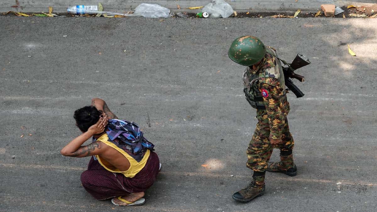 Ejército birmano "debe dejar de asesinar" a manifestantes, dice la ONU