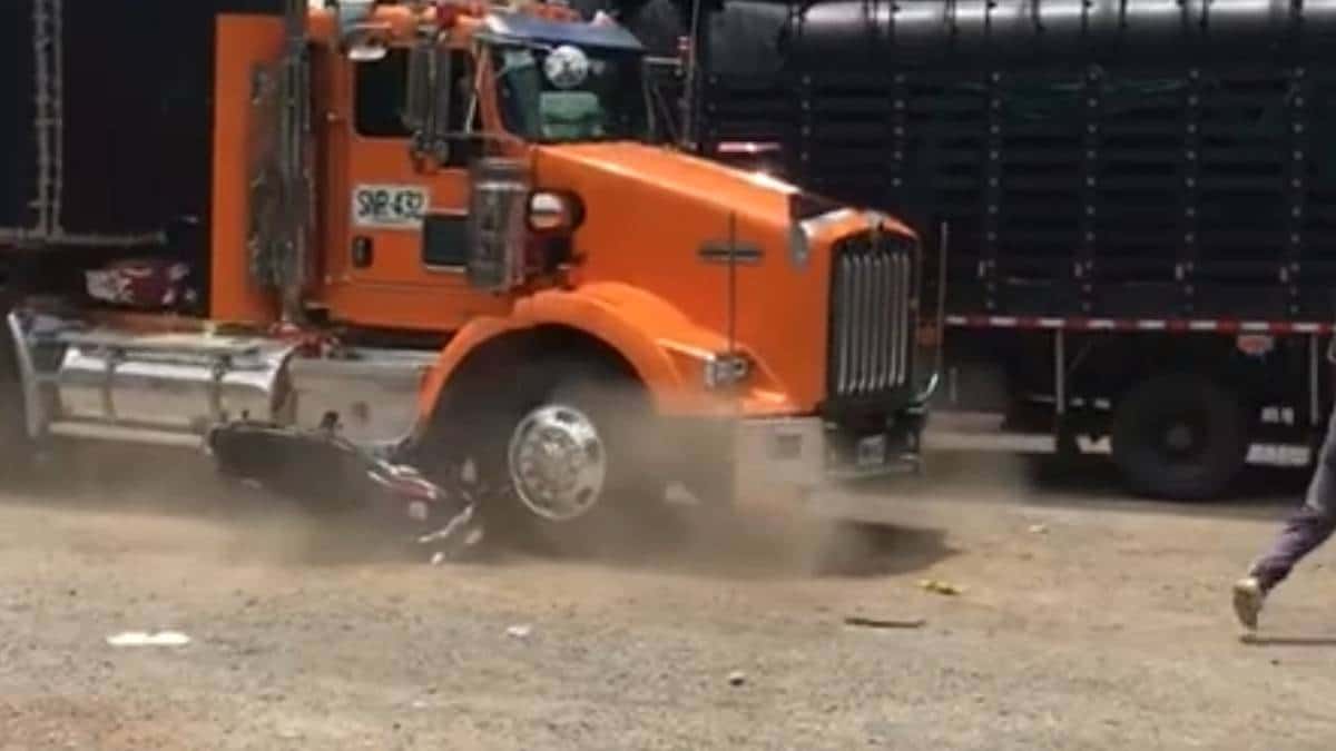 Joven murió luego de que no dejaran pasar ambulancia por bloqueos en vía Medellín – La Costa