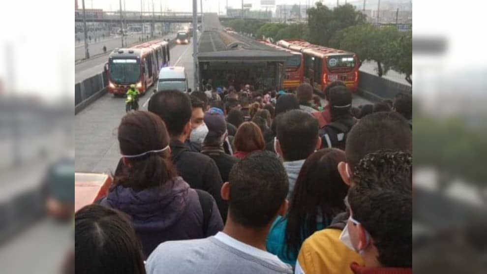 Miles de personas salieron en Bogotá durante aislamiento preventivo nacional