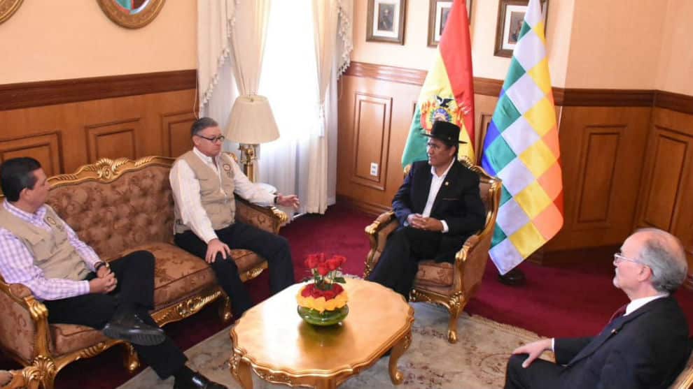 El Tribunal Supremo Electoral (TSE) paralizó la difusión del escrutinio en la noche del domingo. Foto: @MRE_Bolivia