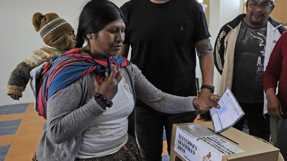 Las 33.048 mesas para la votación repartidas en 5.132 recintos electorales en todo el país abrieron a las 8:00 a.m. locales. Foto: AFP
