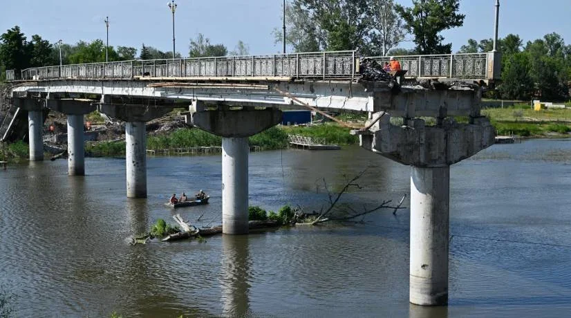 Ucrania bombardea puente entre Crimea y zonas ocupadas