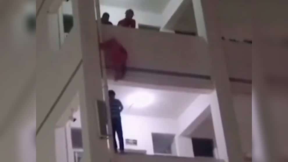 VIDEO: quería suicidarse, pero bombero lo salva con una peculiar maniobra