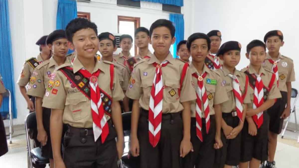 Once jóvenes murieron en jornada de senderismo en Indonesia
