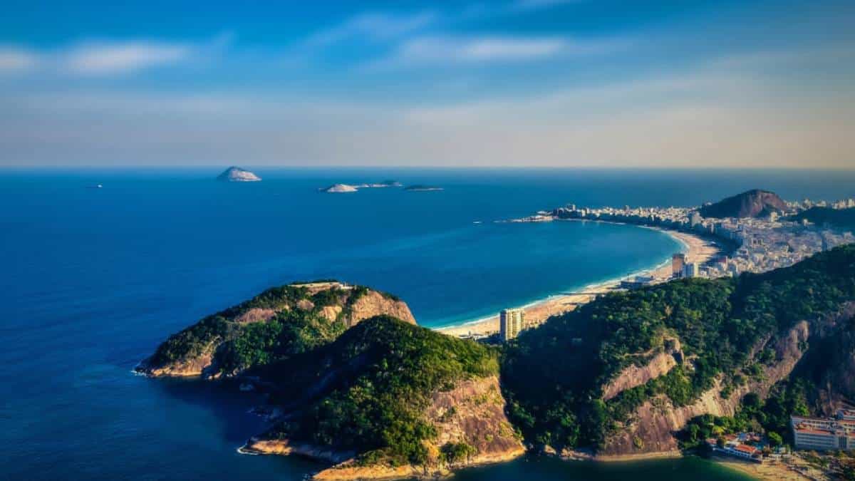 Inician vacunación masiva contra covid en isla de Rio de Janeiro