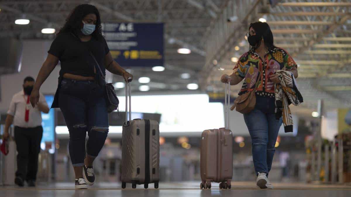 Brasil cierra fronteras aéreas a seis países de África por variante ómicron