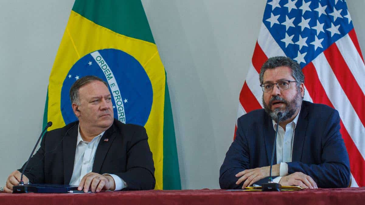 Brasil califica como "farsa electoral" las elecciones parlamentarias en Venezuela