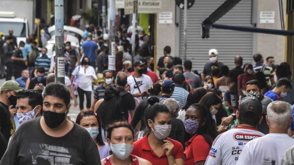 Brasil suma 70.000 y más de 1.8 de contagios por coronavirus