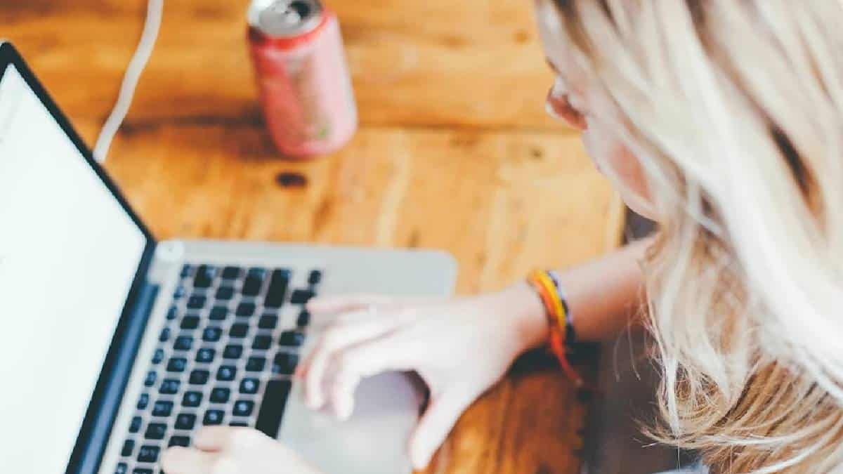 Cómo cerrar la brecha digital de género en Colombia