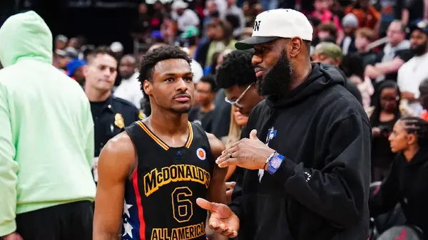 Bronny, hijo de LeBron James, sufrió un paro cardiaco en un entrenamiento