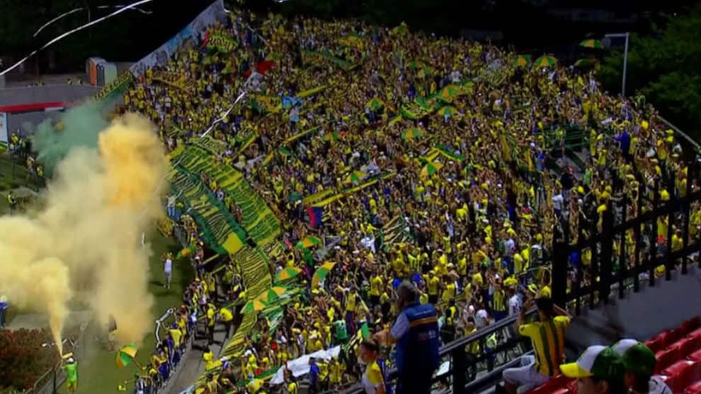 El hincha habría caído de la tribuna sur hacia la parte externa del escenario deportivo. Foto: Archivo Particular