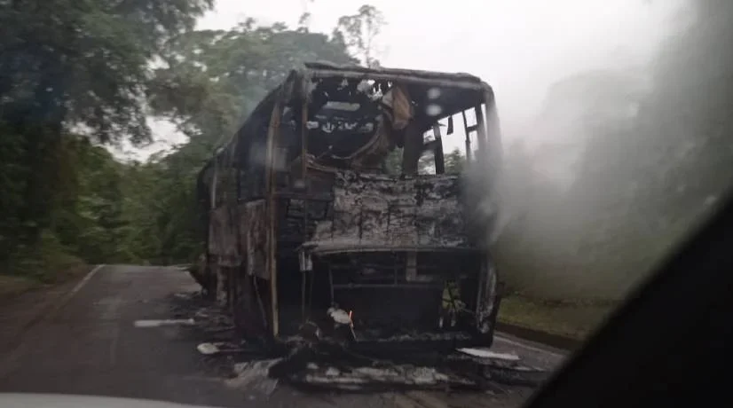 En la unidad de transporte viajaban 30 pasajeros que fueron atracados antes del atentado