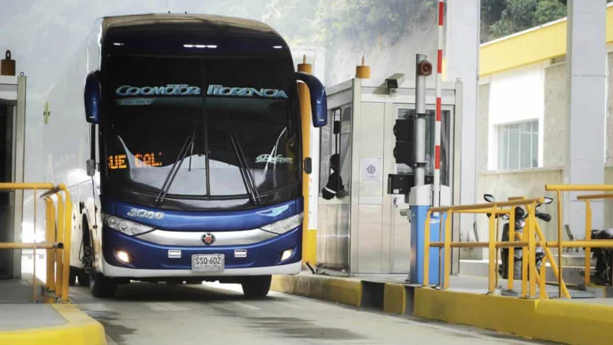 Invías autoriza circulación de vehículos particulares y de transporte de pasajeros por la vía Calarcá – Cajamarca