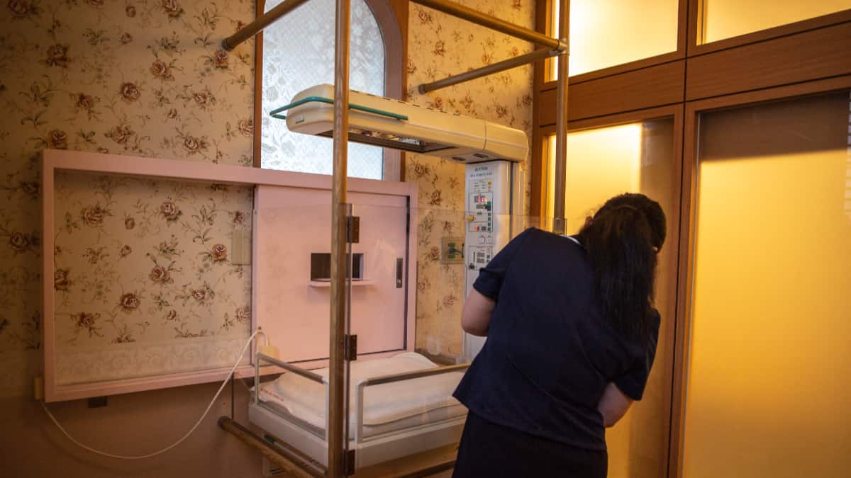 El hospital Jikei estima que su buzón de bebés es un medio de prevenir el maltrato infantil en Japón.