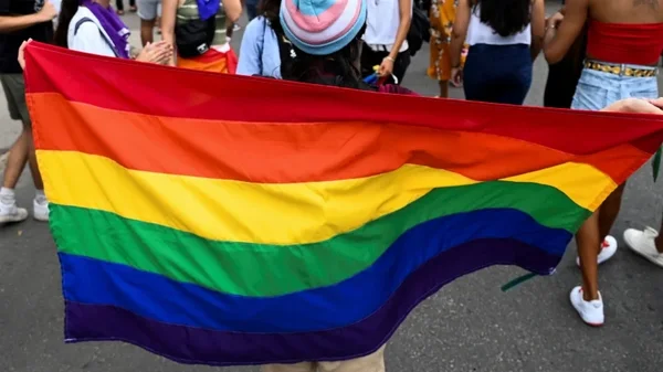 Prevén hasta cadena perpetua para parejas homosexuales en país africano