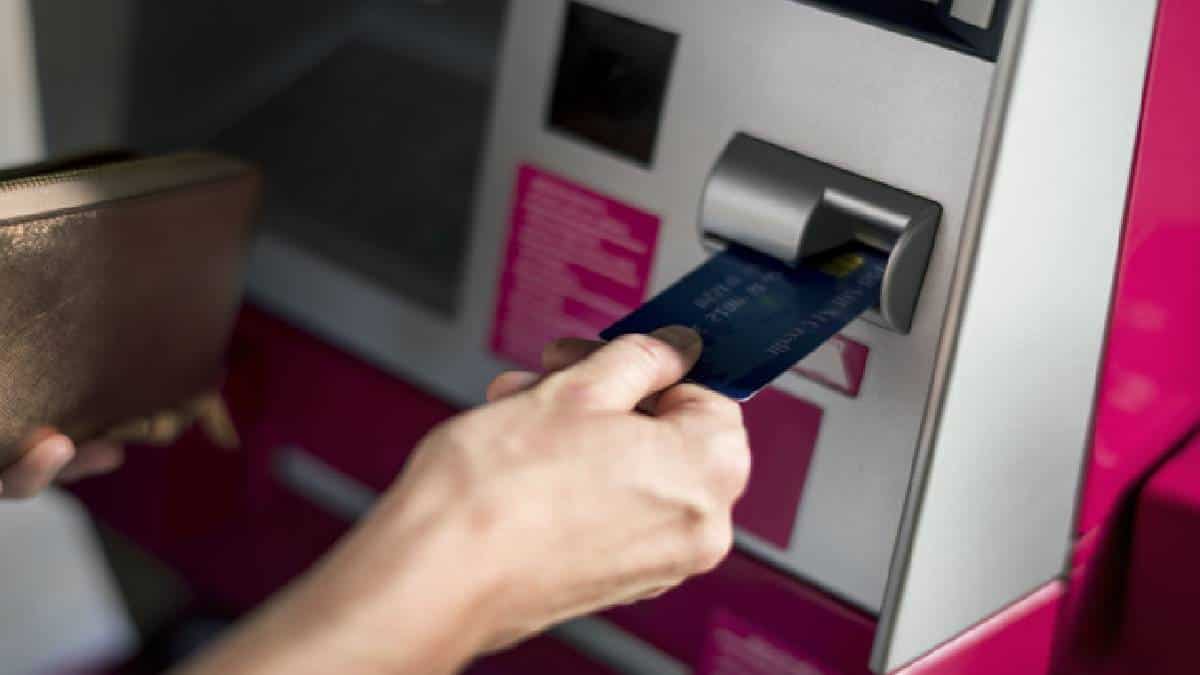 Mujer recibió 1.000 millones de dólares en su cuenta bancaria