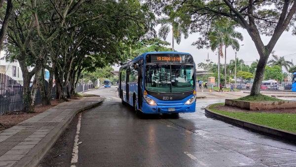 Hombre fue atacado dentro de un bus del MIO tras una disputa por una silla: horas después murió Hombre fue atacado dentro de un bus del MIO tras una disputa por una silla: horas después murió