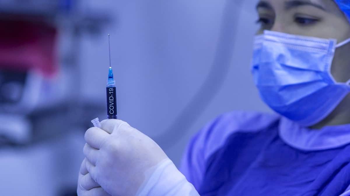 Anuncian cambios en tiempos de aislamiento y toma de pruebas para casos de covid-19