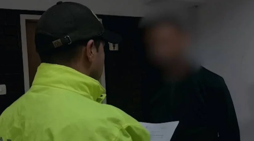 Momento de la captura del padre le tomaba fotos pornográficas a hija de 14 años