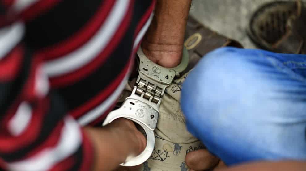 El hombre es investigado por varios casos de abuso.