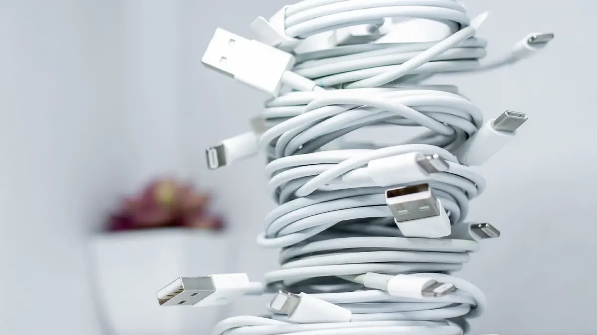 Aprueban ley que impone cargador único para celulares