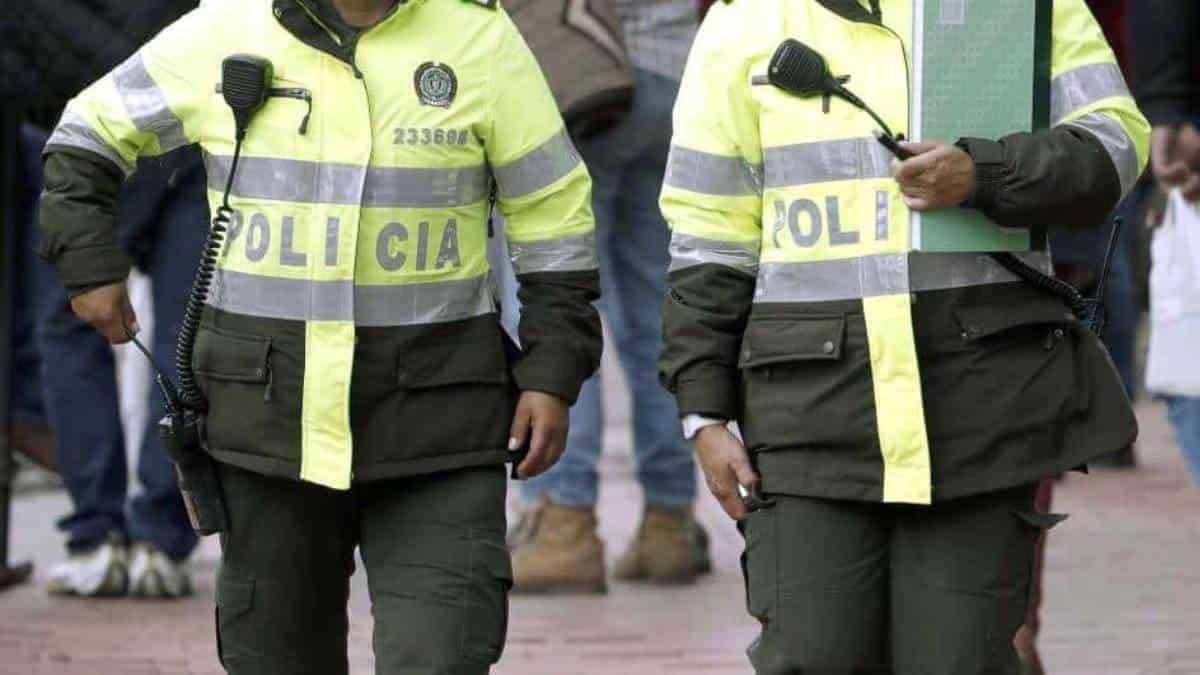 Imputan cargos a policías por homicidio de abusador