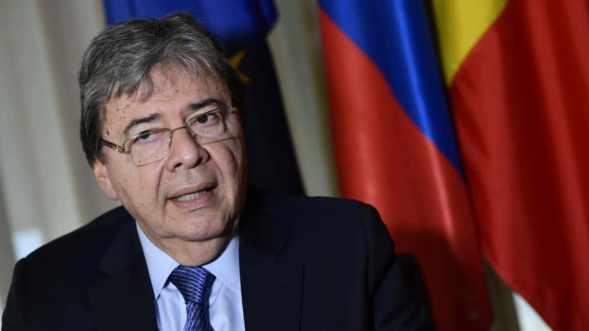 ¿Cómo se habría contagiado Carlos Holmes Trujillo de covid-19?