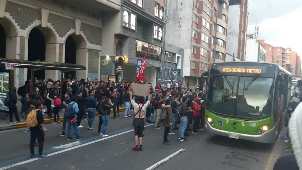 Carrera Séptima permanece bloqueada por manifestaciones