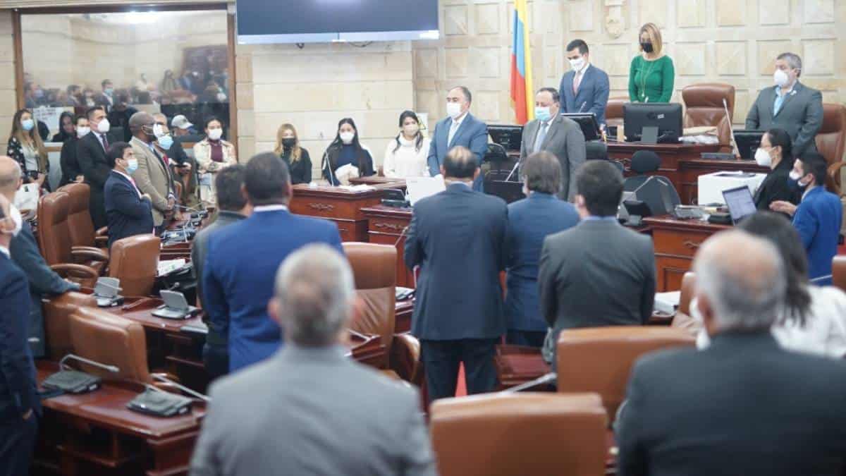 ¿Cartel de las tesis de grado? El lío que involucraría a varios magistrados y congresistas