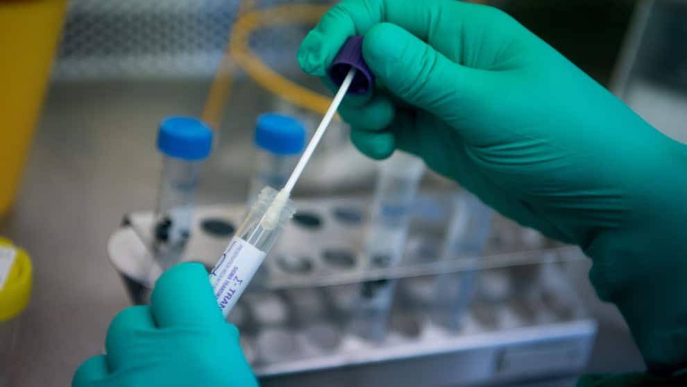 Gobierno compra cartera vencida de las EPS para priorizar atención a coronavirus